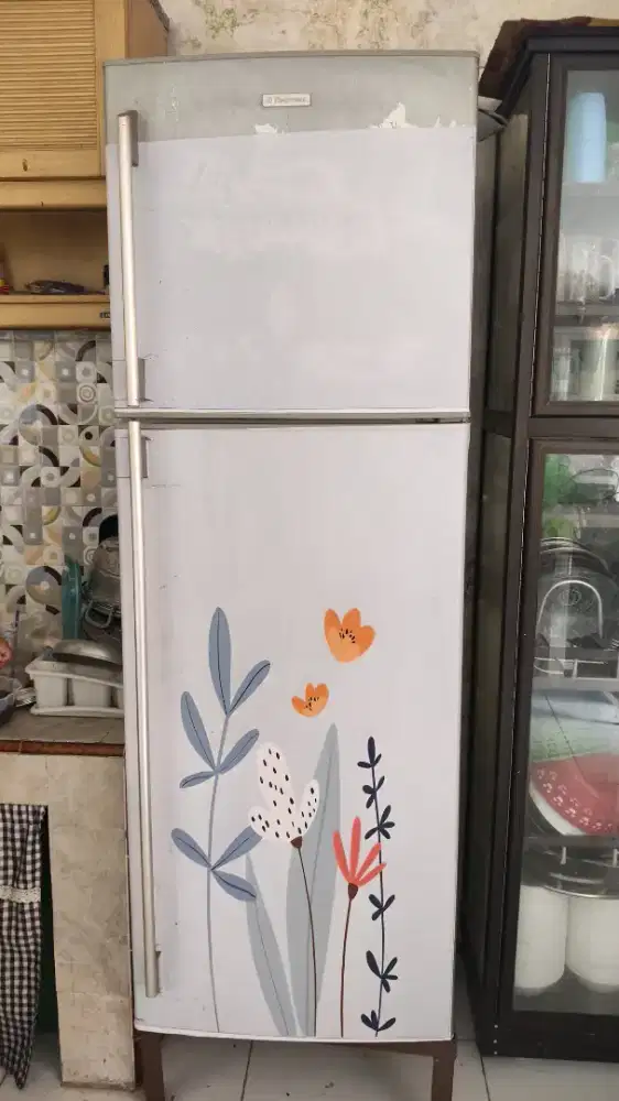 kulkas Electrolux
Pintu dua
