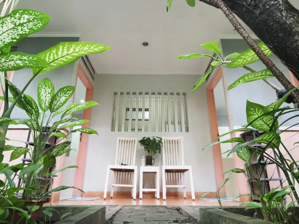 Beli rumah, bonus 4 kmr kost aktif & studio photo di jl. Lebak Bulus Jakarta Selatan