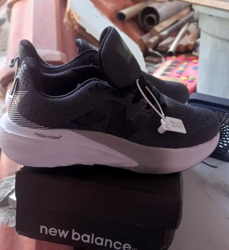 Sepatu running NEW BALANCE B 520 size 42 SALEW made in vietnam