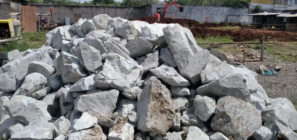Batu makadam pasir pasang batu split sirdam limestone Abu batu