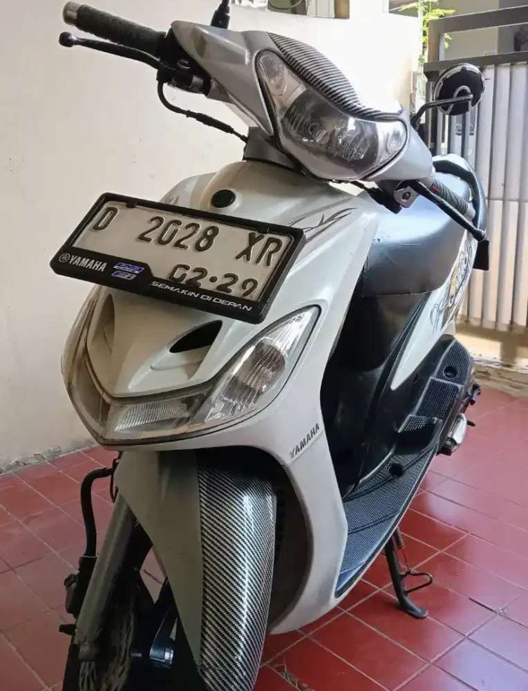 Yamaha Mio Smile Carbu 2009 Putih mulus mantap siap pakai.