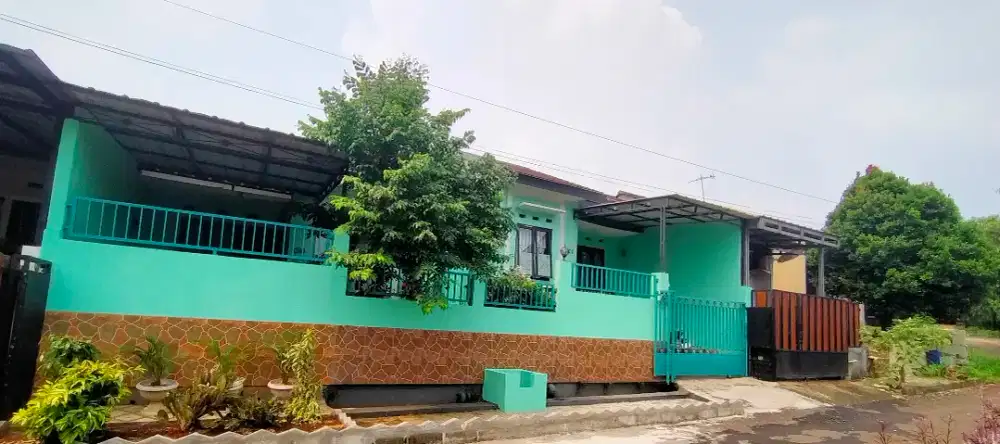 Dijual cepat rumah dengan tanah luas, lokasi strategis