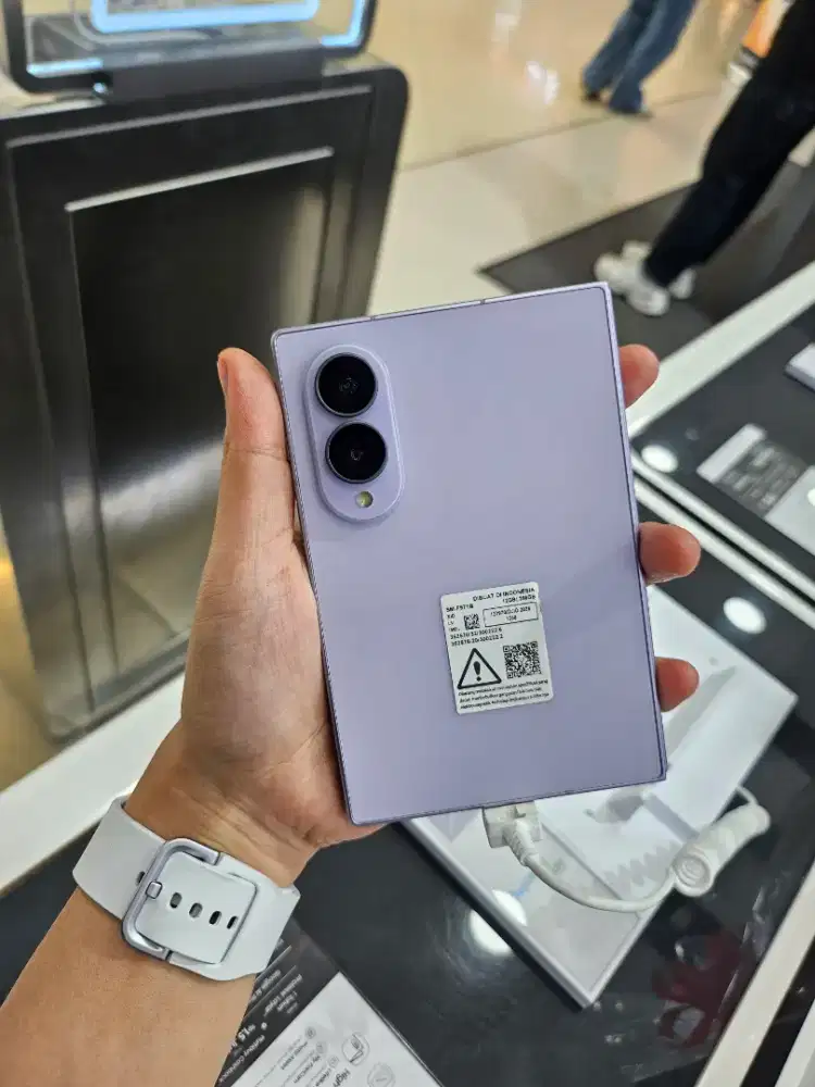 SAMSUNG GALAXY Z FOLD8 256GB GARANSI RESMI SEIN 1 TAHUN