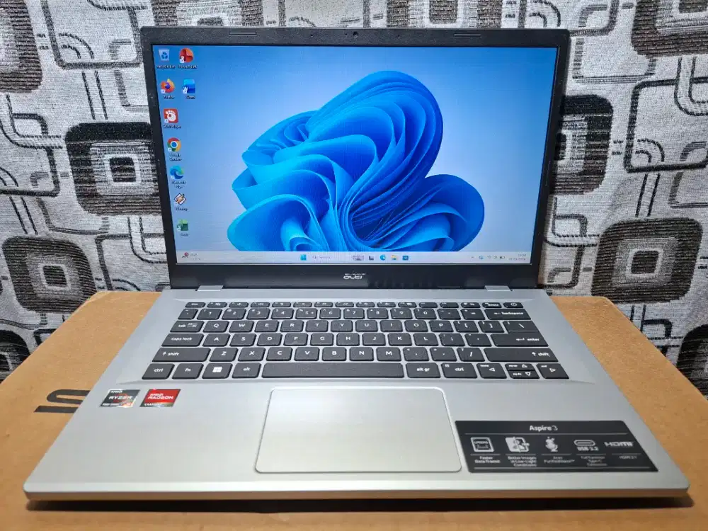Laptop Acer Ryzen 5 7520U ram 8gb ssd 512gb slim mulus istimewa