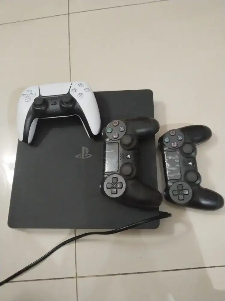 PS4 plus console 3