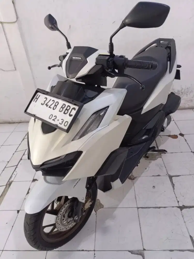 vario 160 putih th 2024