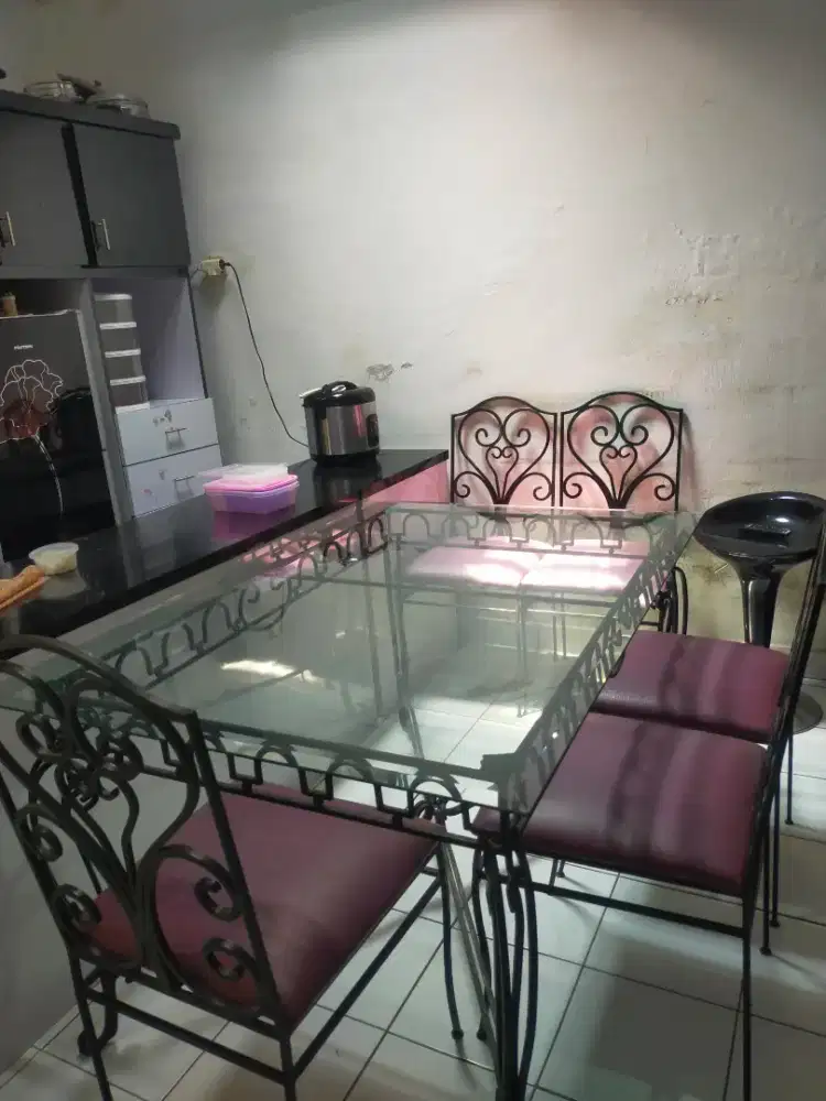 meja makan kaca elegan