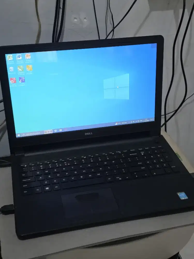 Dijual laptop merek dell 15 inci
