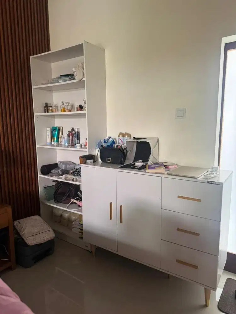 DUA LEMARI INFORMA DIJUAL