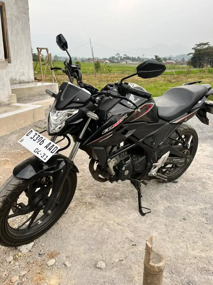 JUAL HONDA CB150R 2015