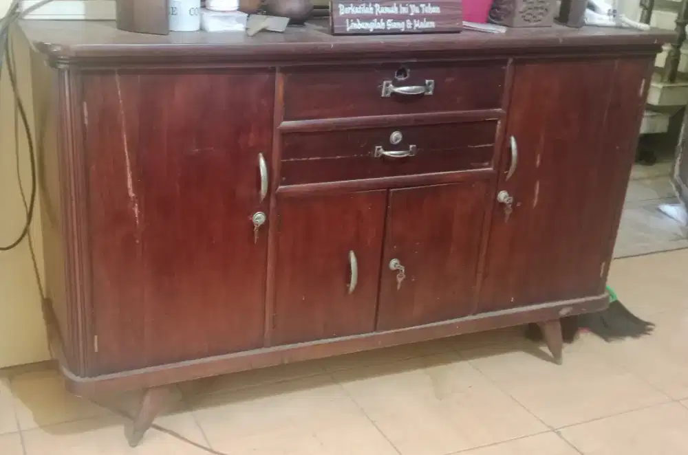 Lemari kayu jati