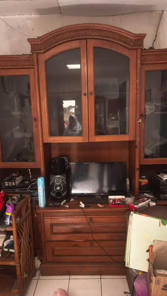 Furniture rumah tangga meja makan, meja ruang tamu, kursi