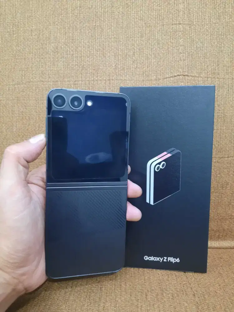 Galaxy Z Flip6 12/512 Like New
