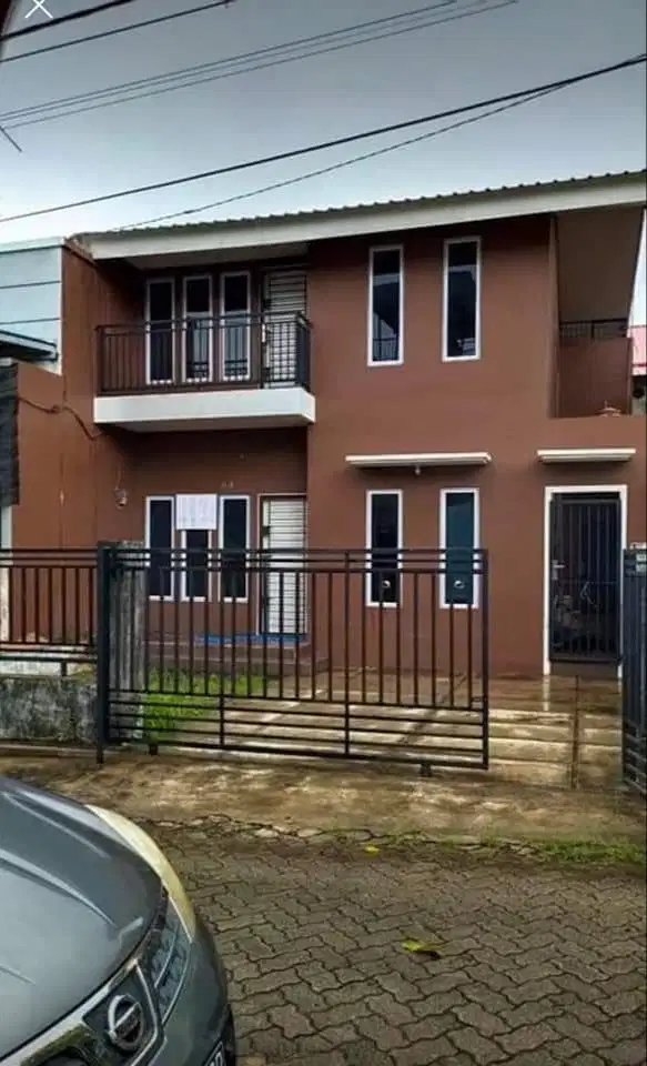 Disewakan setahun 50 jt Rumah 2 Lantai, Lokasi sangat strategis