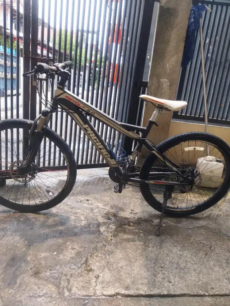 sepeda gunung pacific revolt 5.0