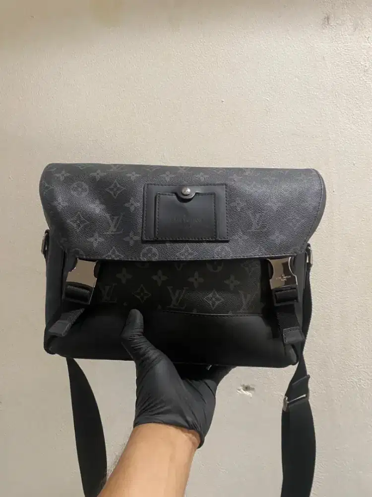Tas selempang messeger louis vuitton leather good quality