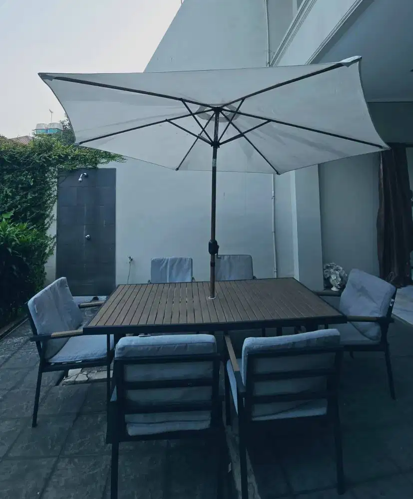 Set meja makan outdoor