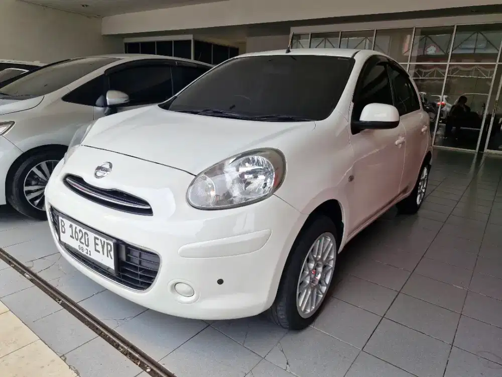 Nissan March  Automatic 2013 Bensin Putih Metalik