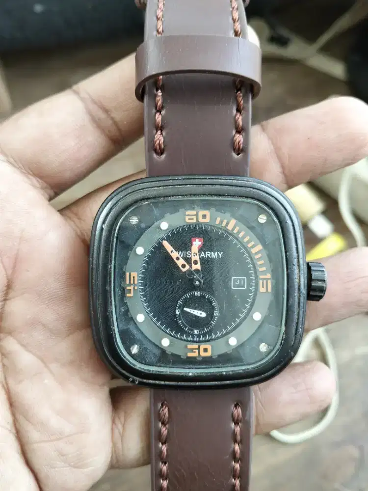 Jam tangan merk Swiss Army SA4096M