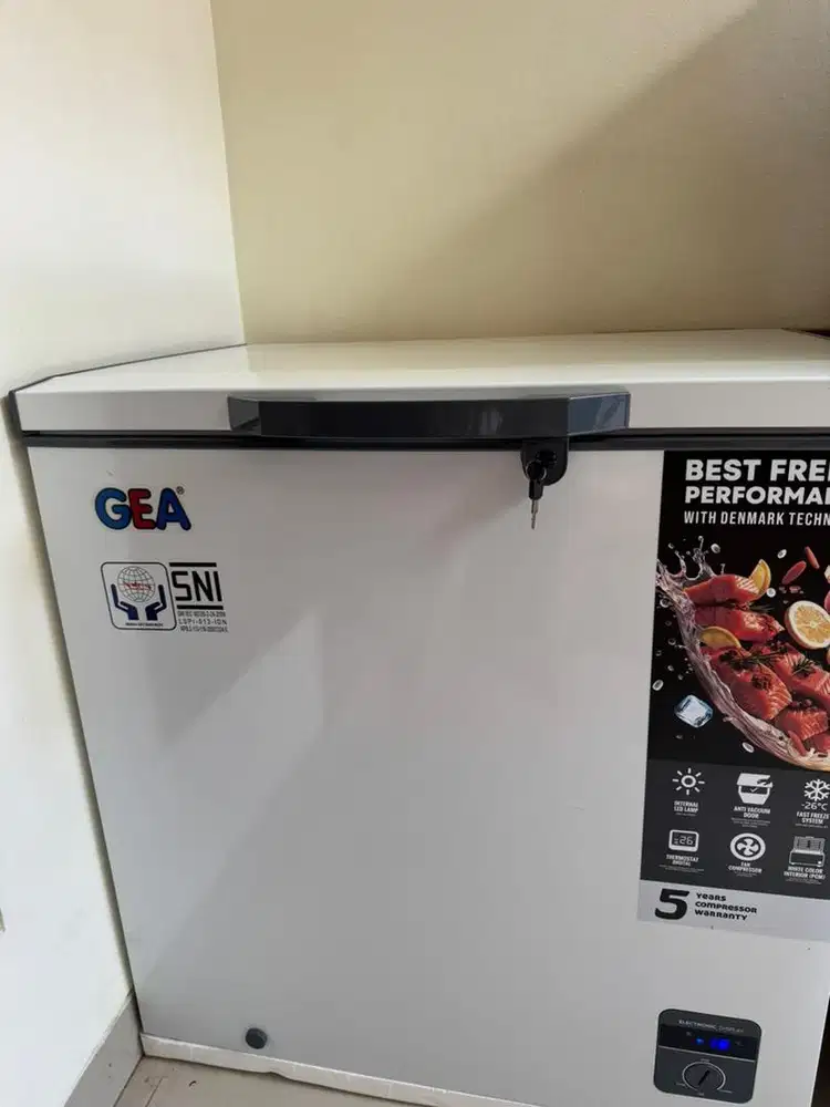 FREEZER GEA 200 LITER, belum dipake karna gakjadi jualan