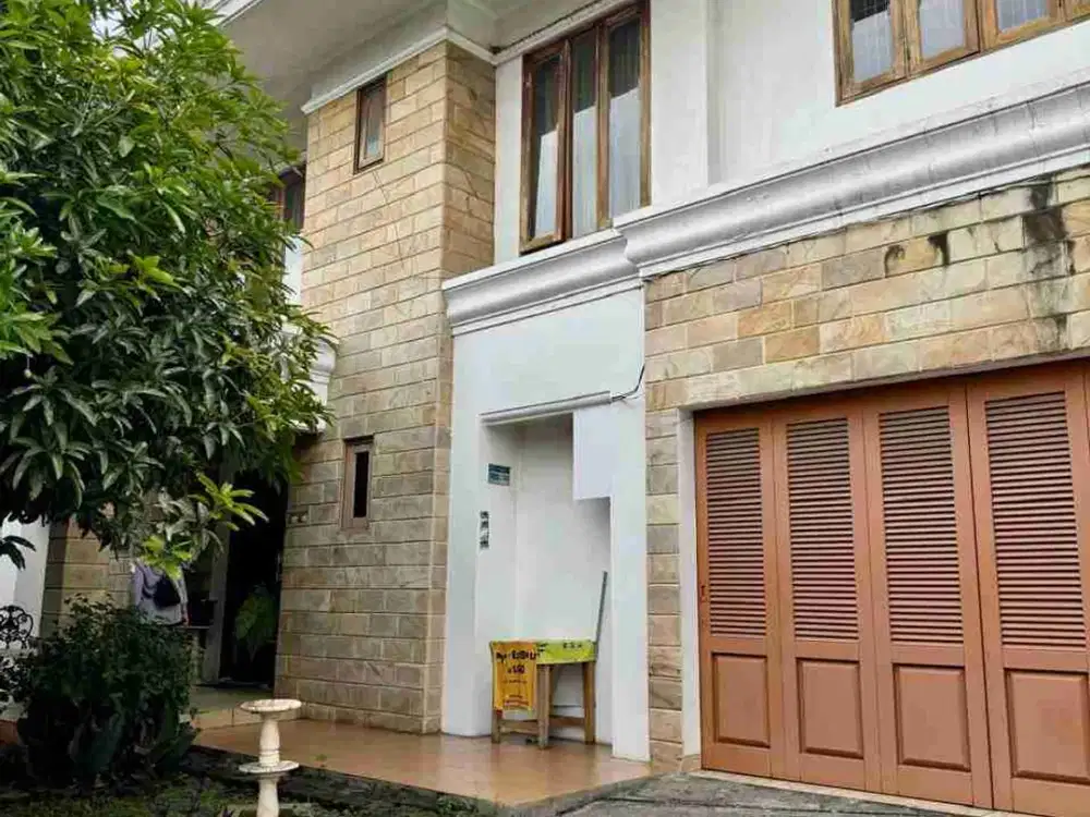 Dijual Rumaj 2 Lt di Ampera Cilandak Jakarta Selatan