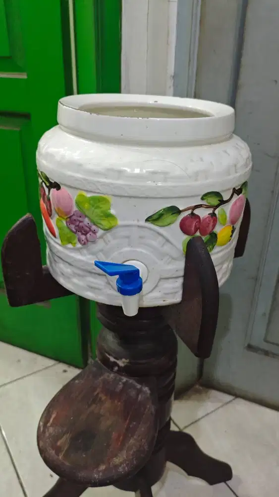 Guci air galon keramik