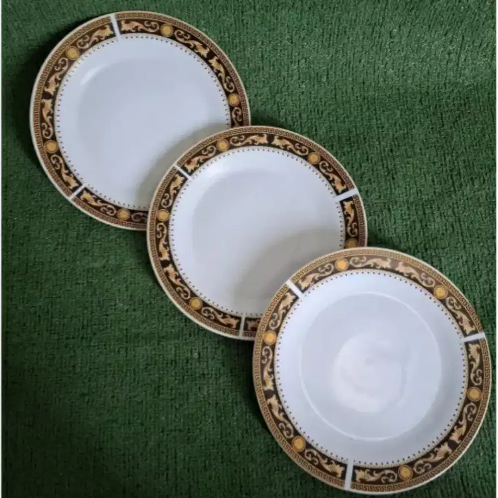 Piring keramik terbaru . Motif batik