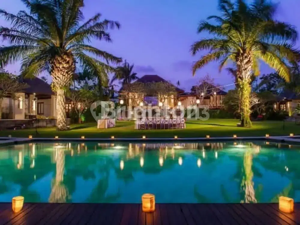 Jalan Pantai Berawa Villa Mewah Eksklusif 6 Bedrooms