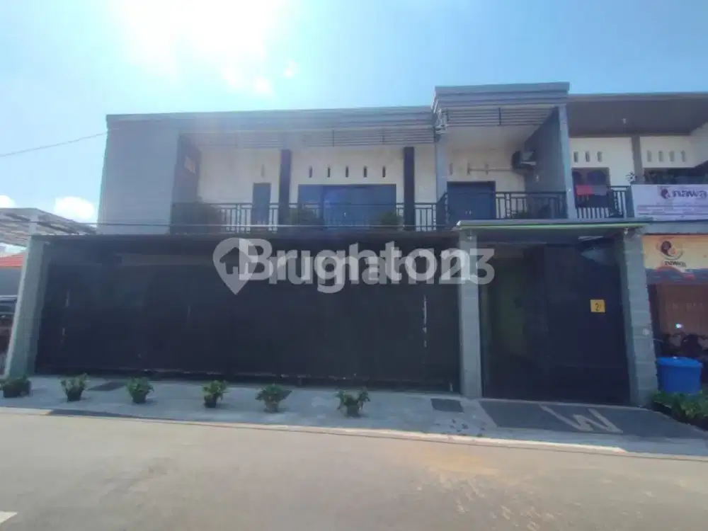 RUMAH DENGAN HALAMAN LUAS TERAWAT LOKASI STRATEGIS DENPASAR BARAT