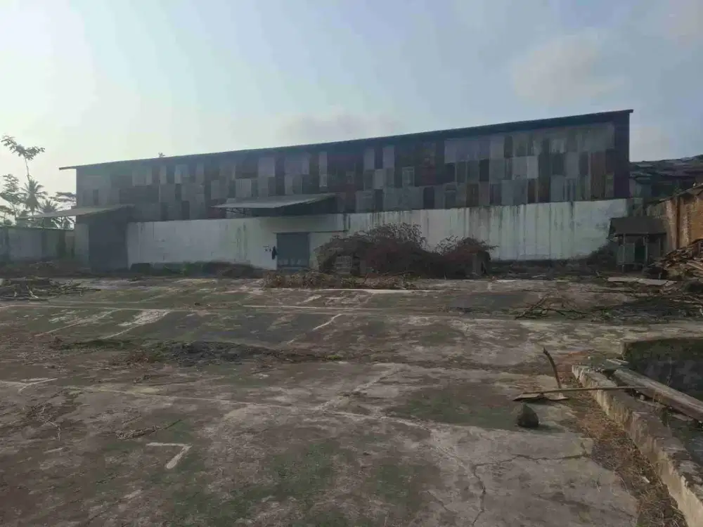 Disewakan gudang di Pasirian jl lintas selatan Lumajang