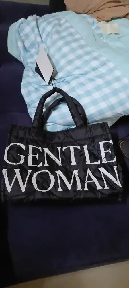Gentle woman totebag