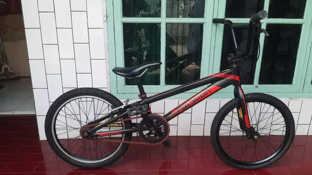 sepeda bmx polygon razor
