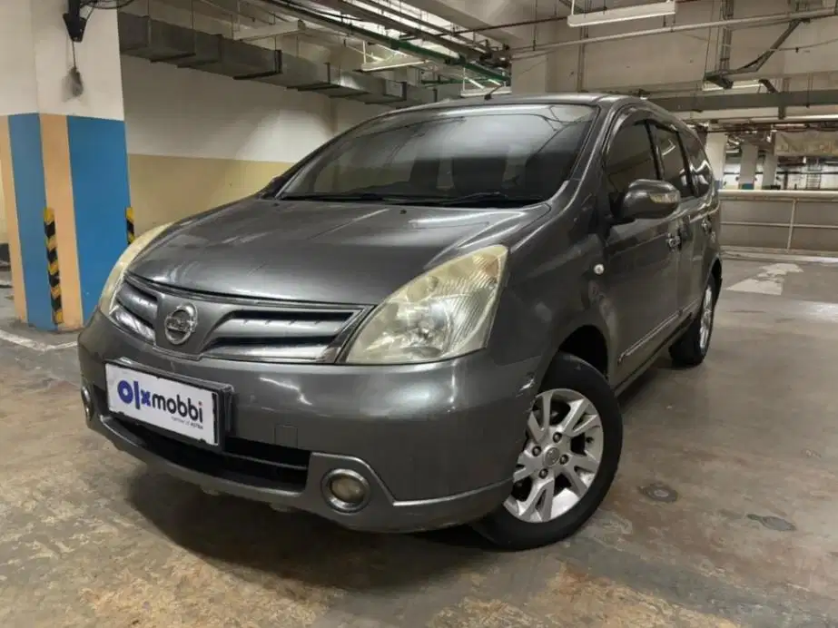 LOW DP Nissan Grand livina 1.5 Ultimate Bensin-AT 2011 TZB
