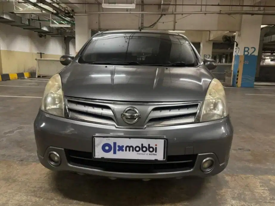 LOW DP Nissan Grand livina 1.5 Ultimate Bensin-AT 2011 TZB