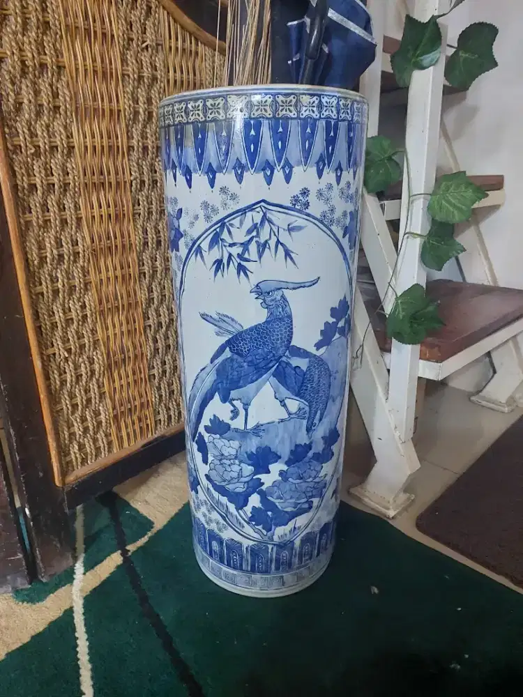 Guci porselen antik