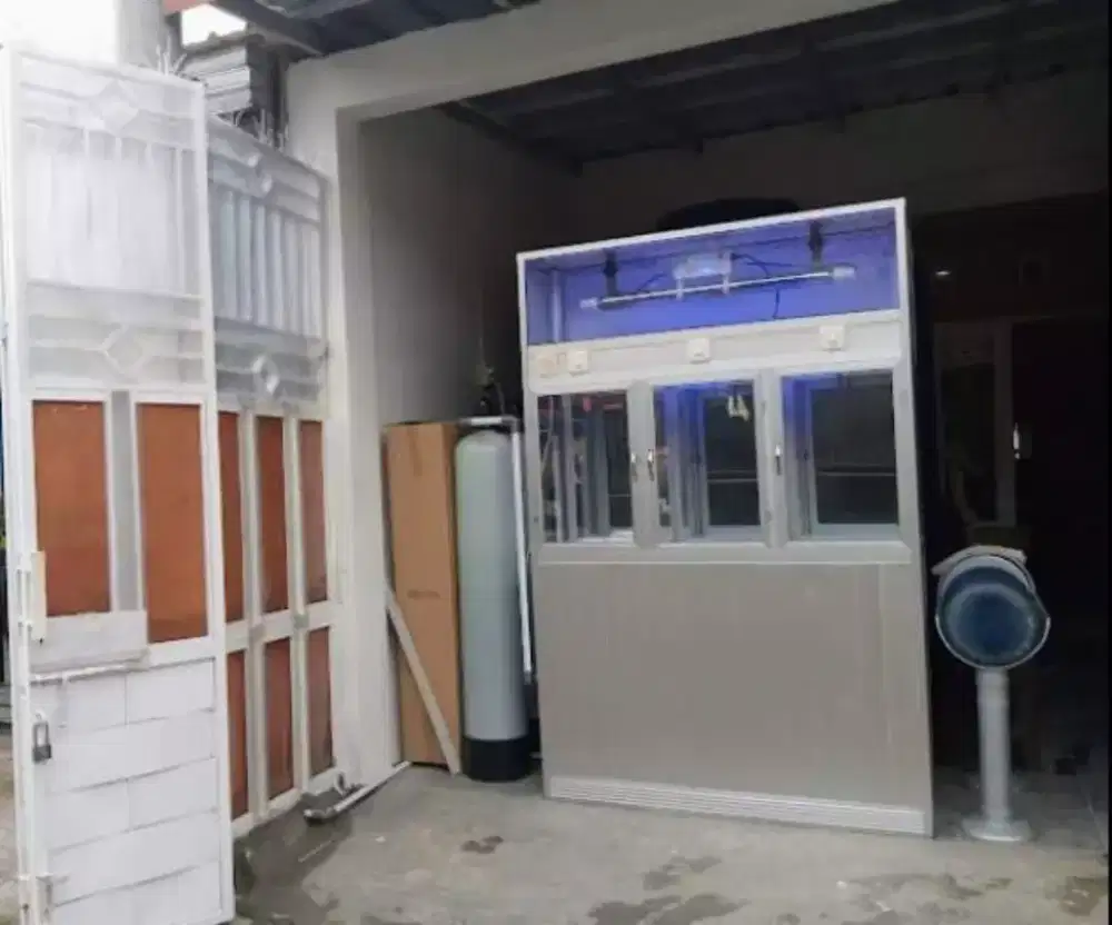 Seperangkat usaha depot isi ulang air minum galon