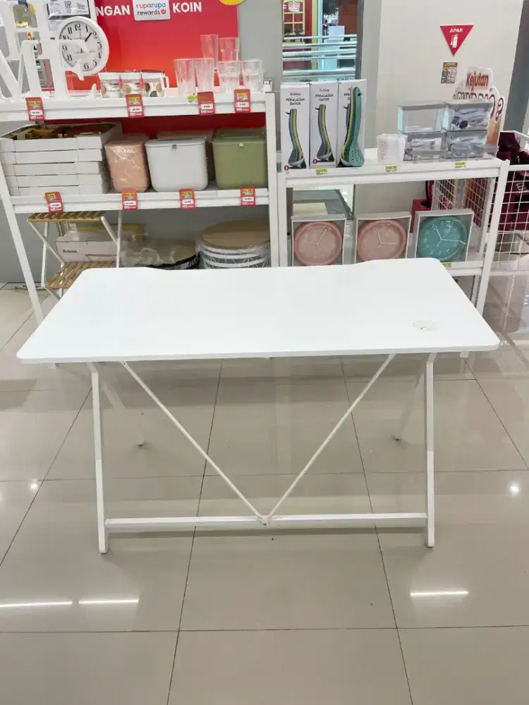Meja Belajar Britta