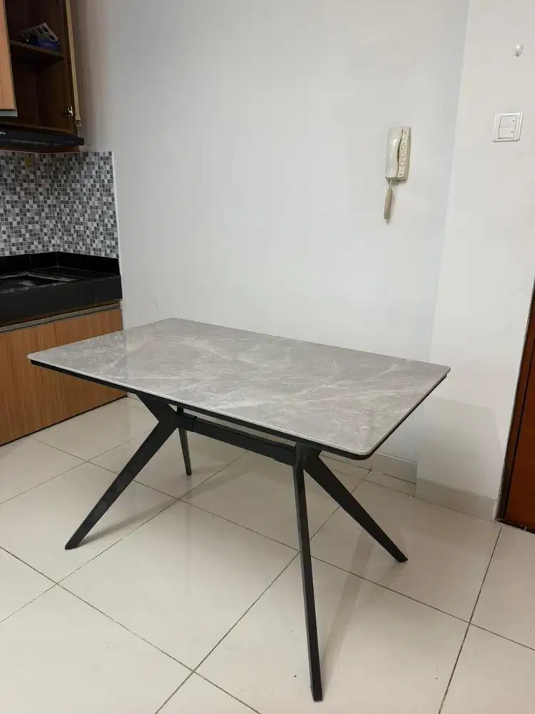 New Marble 4-Seater Dining Table