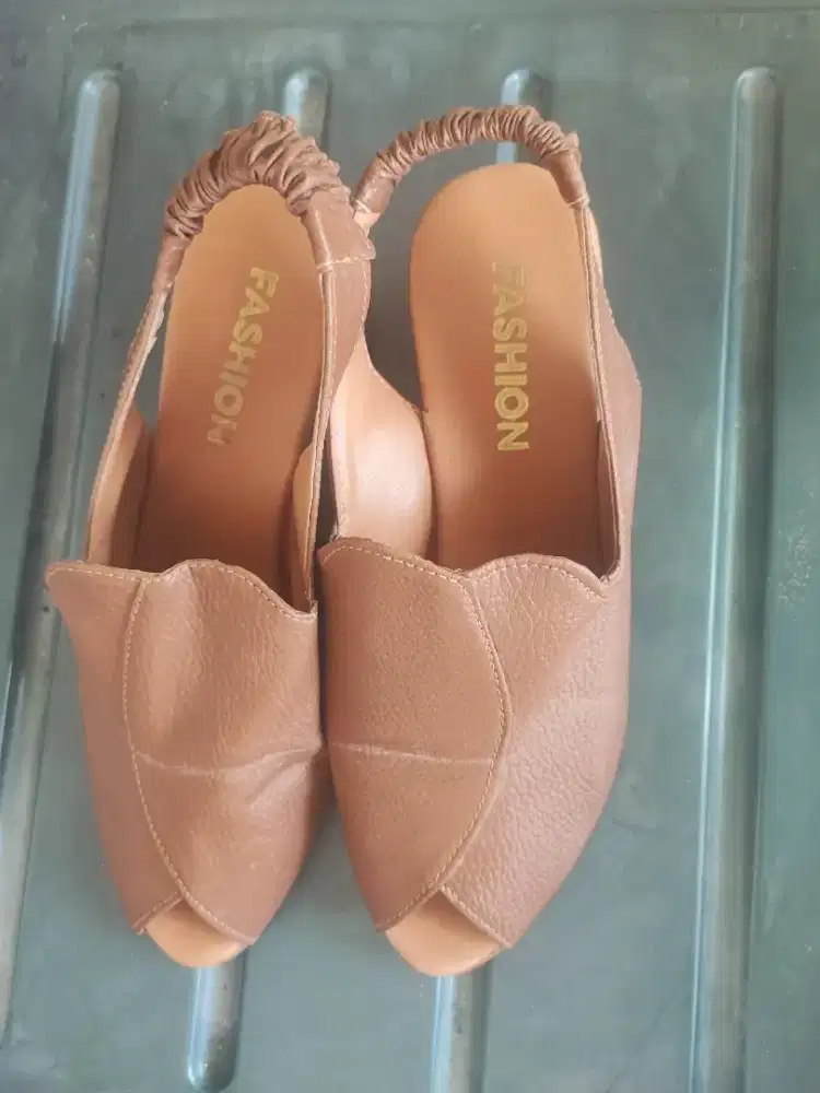 Jual sepatu kondisi layak pakai