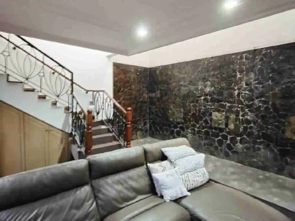 disewakan rumah Sunter 10 x 20 rapi di jalan utama hanya 165juta/th