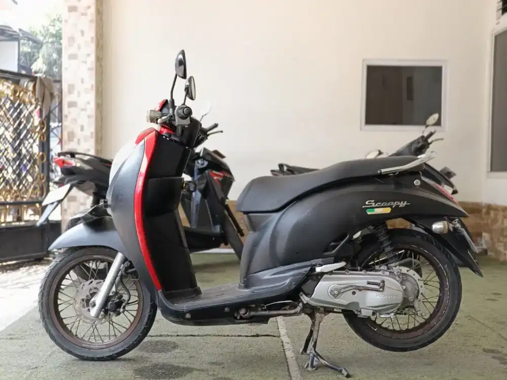 Scoopy tahun 2012/tt boleh gan cash lebih bagus