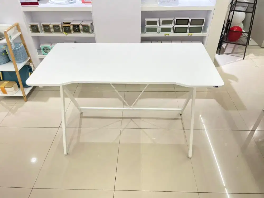 MEJA BELAJAR BRITTA