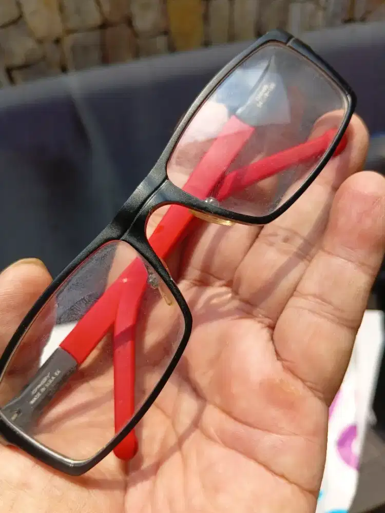 Kacamata baca merk Oakley made in USA orisinil 100 % mulus like new