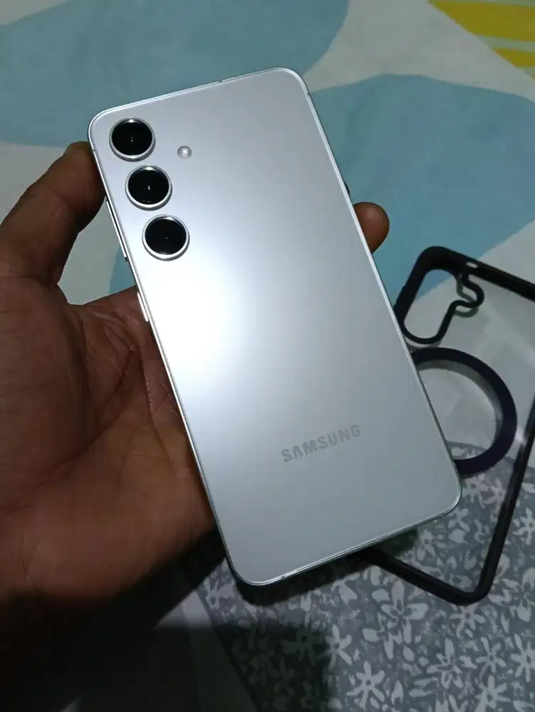Samsung S24 Basic 8/256 sein
