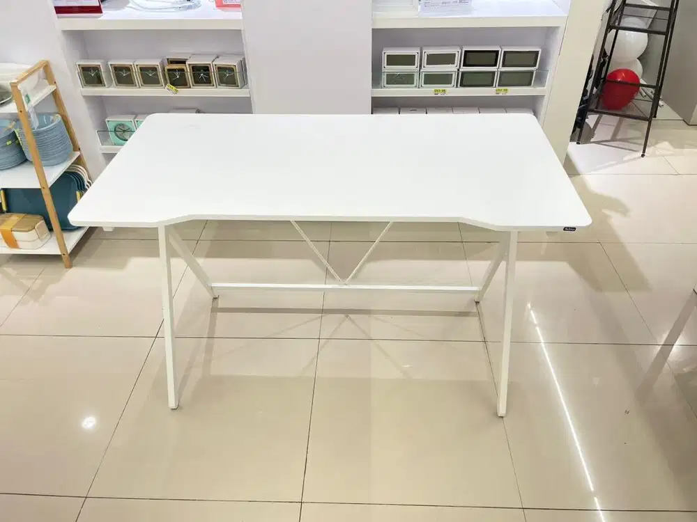Meja Belajar Britta White