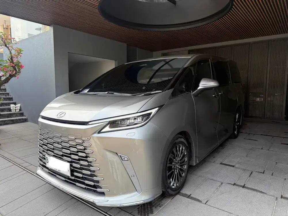 Lexus LM350h Hybrid 2025 LIKE NEW Km 4rb