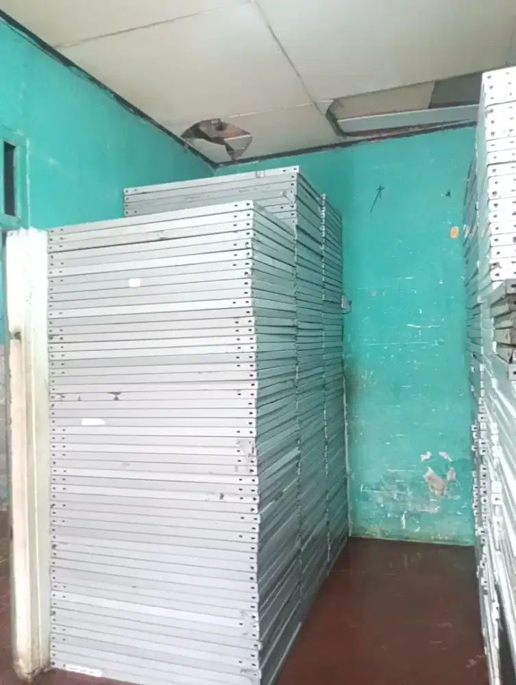 Jual rak besi ukuran 60*100*200+40*100*200+50+100*200 ada 100 set