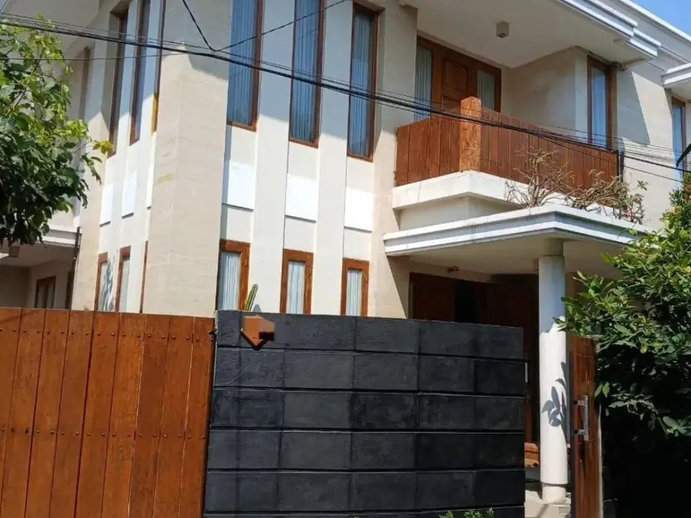 Rumah Strategis di tengah kota Di jalan Lesti , Furnhised