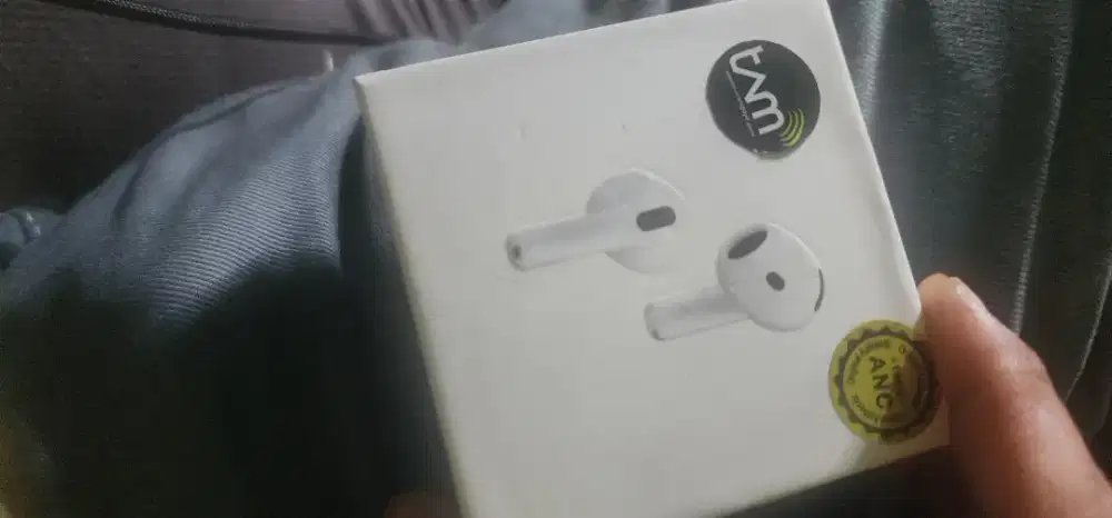 Apple Airpods gen 4 ANC tam jual cpt Krn Bu dan headset jg ga dipake