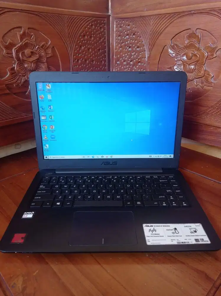 ASUS E402W Processor: AMD E2-6110 RAM: 4 GB  HDD 1 TB